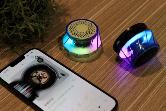 TinyGlow Magnetic Speaker & Phone Stand