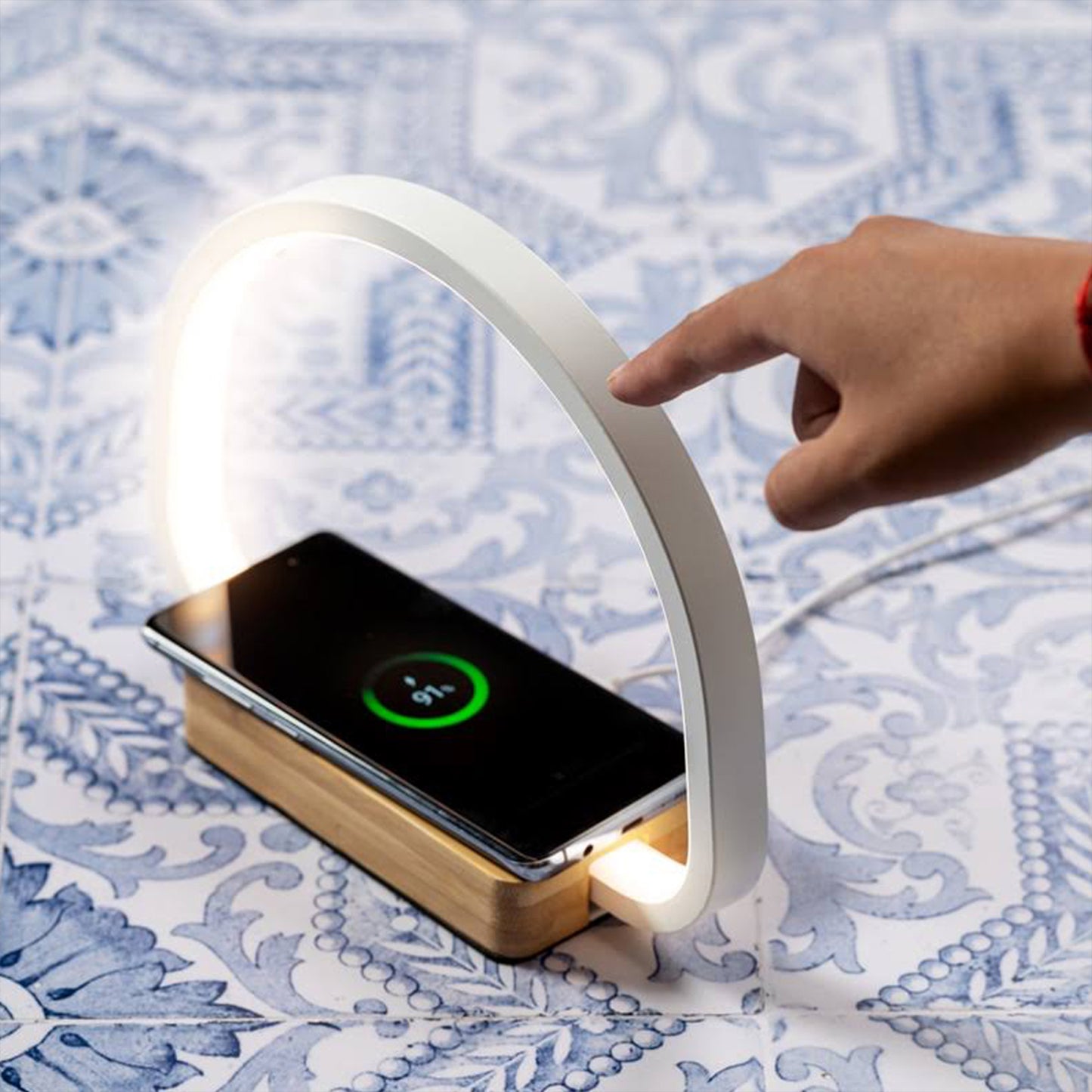 Night Light with Wireless Charger - Stylish Illumination and Qi Charging Convenience